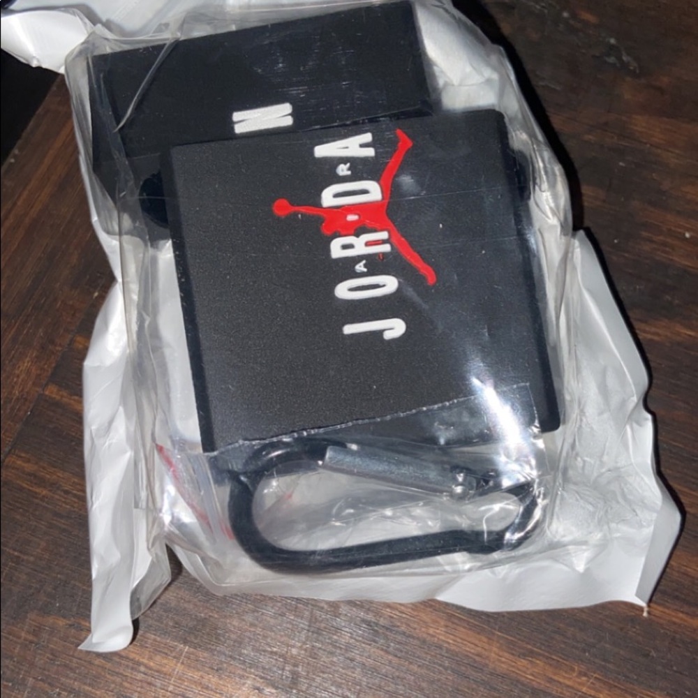 AirPod cases - Picture 3 of 3